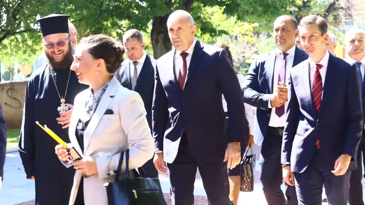 Румен Радев и патриарх Даниил поведоха поклонници "По пътя на вярата" Снимки