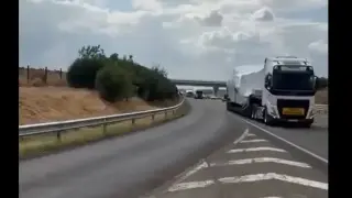Извънредно: Тежък конвой с голяма военна техника пътува към Бургас Видео