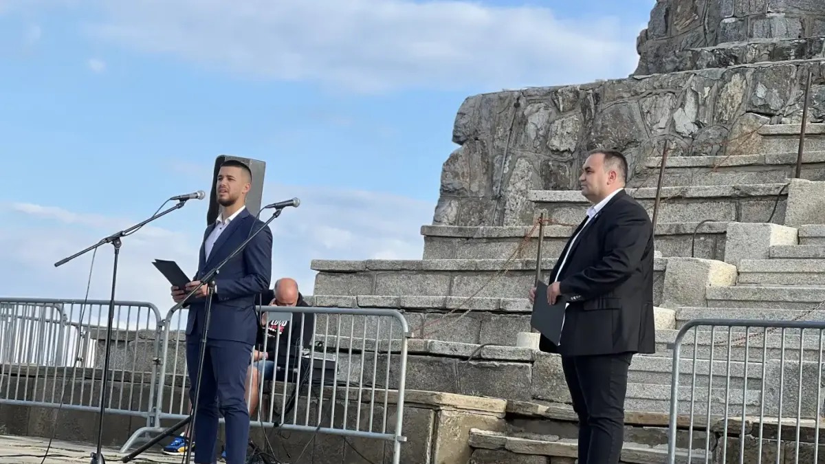 БСП-ОЛ почете героите на Шипка