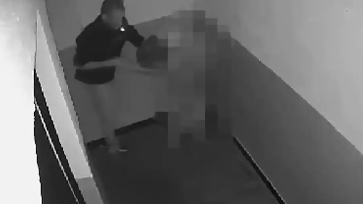 Изверг би на убиване бездомен мъж в Пловдив Видео