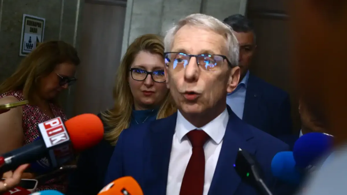 Журналист съсипа Денков, излови го в страшен гаф