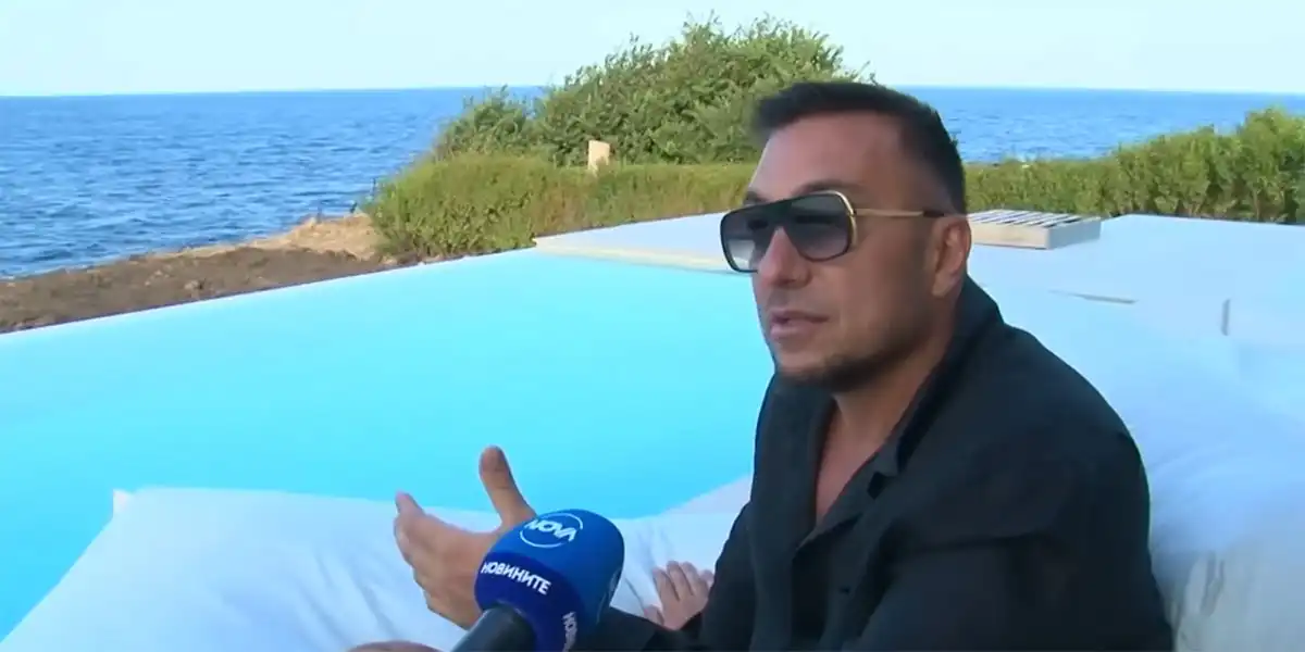 Константин показа луксозната си къща на морето Видео