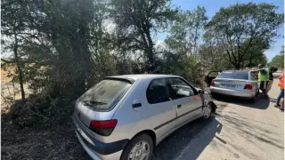 Смъртта дебне на завоя: Камъни изхвърлиха кола от пътя във Врачанско Снимки