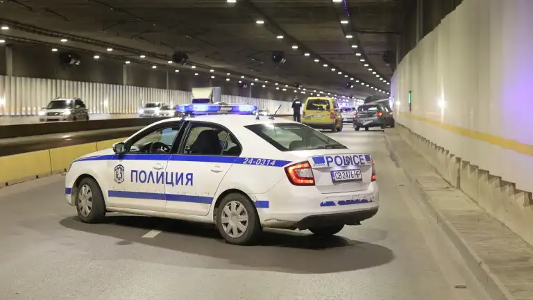 Кошмарно меле в тунела на "Люлин" в София, кола е премазана до неузнаваемост