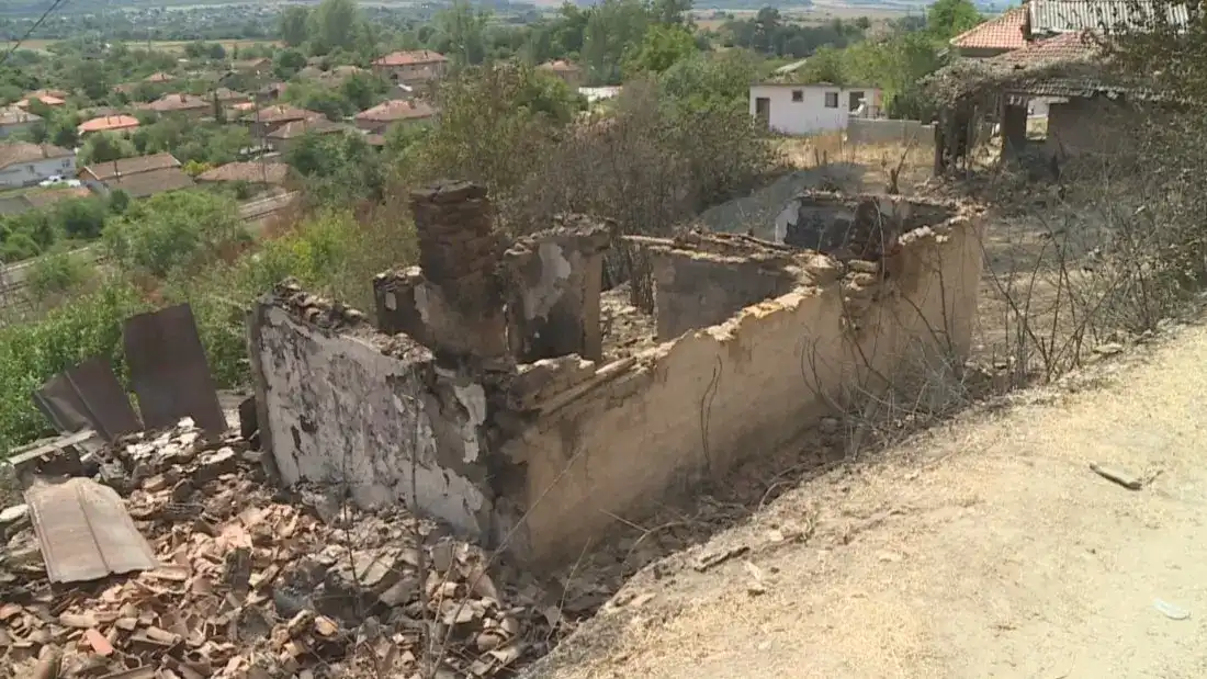 Опасна игра във Варненско: 8-г. остави без дом две семейства
