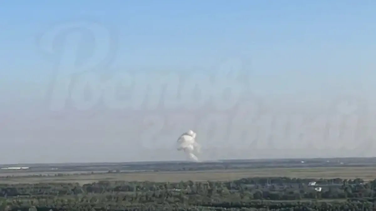 Хаос в руска военна база: Загадъчен взрив предизвика мащабен пожар край Ростов Видео