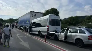 Катастрофа блокира ключов участък