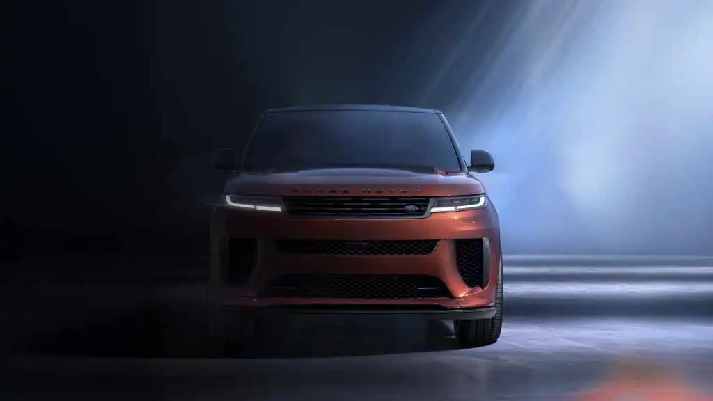Новият RANGE ROVER SPORT SV CARBON допълва водещата гама от динамични, луксозни и високопроизводителни модели