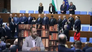 Политологът Галин Дурев от БСП: Кабинетът "Желязков" ще издържи, но идва най-голямото изпитание БЛИЦ TV