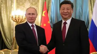 Си Дзинпин разговаря с Путин, даде оценка на срещата с Тръмп