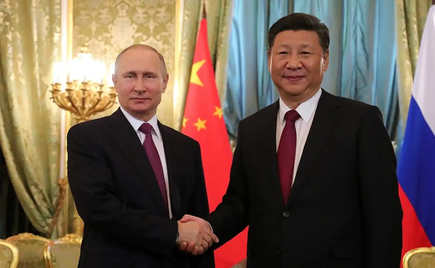 Си Дзинпин разговаря с Путин, даде оценка на срещата с Тръмп