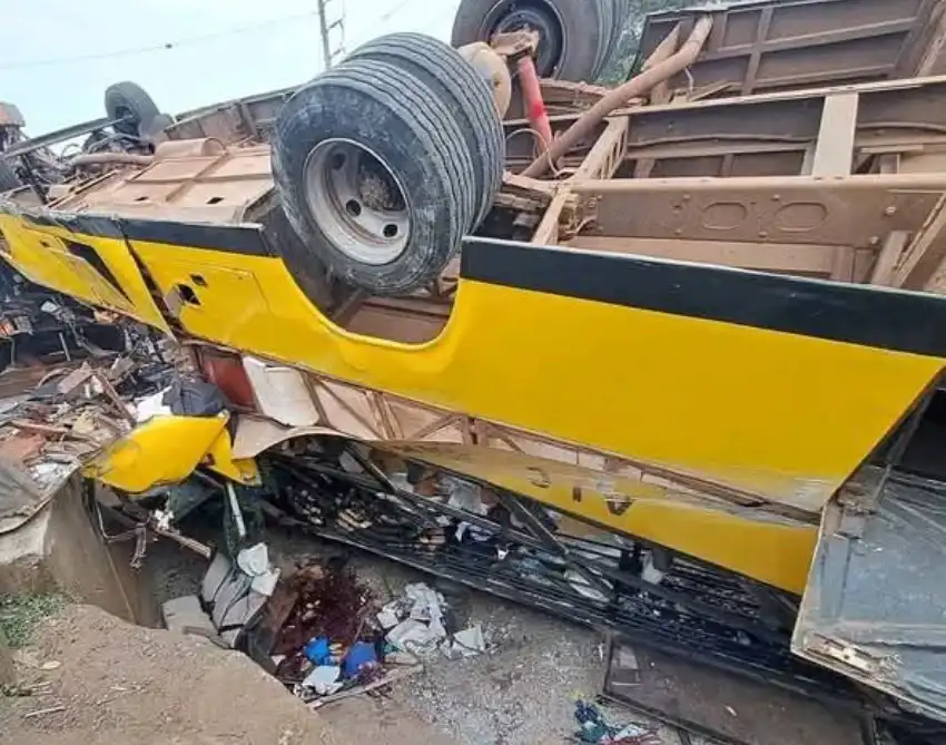 Огромна трагедия! Автобус се обърна и уби над 20 души, връщащи се от погребение