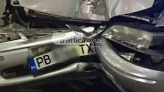 Жена помля колатата в село, кметът хукна да помага