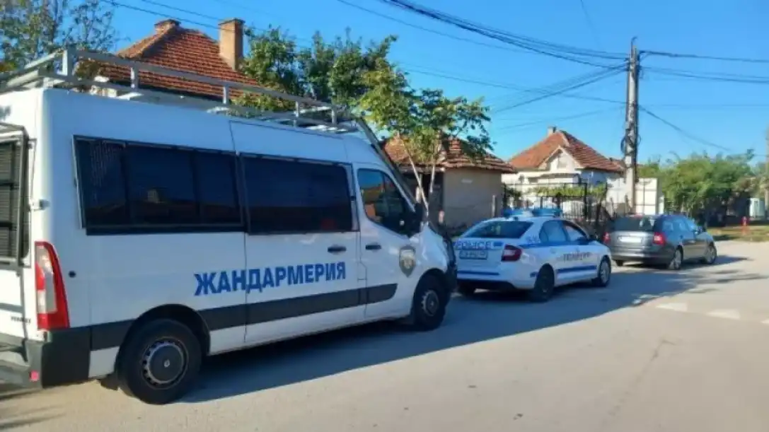 Пловдивска къща се превръща в бойно поле, жени се скубят и душат