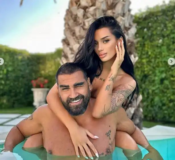 Още по-голямо дъно: Азис го направи в басейна със... Снимки 18+