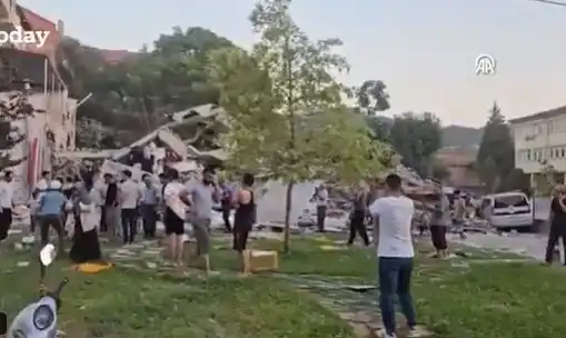 Видео показа кошмарните разрушение след мощното земетресение в Турция!