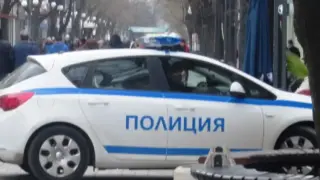 Полицията нахлу в апартамента на бивш затворник – откриха метамфетамин и марихуана