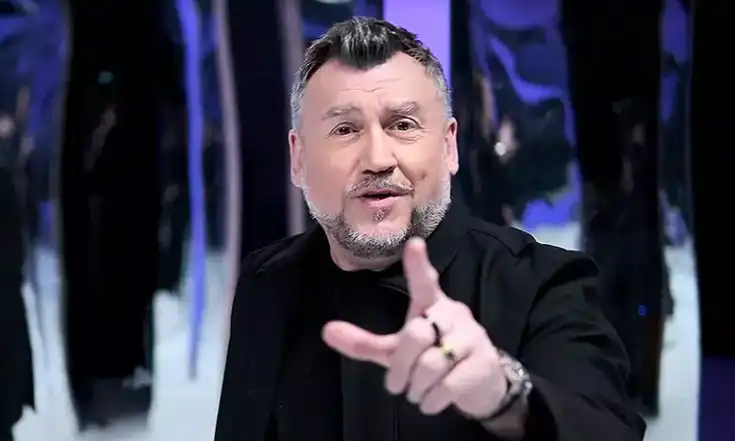 Скандал на сцената: Любо Киров размахва средни пръсти пред деца Видео 18+