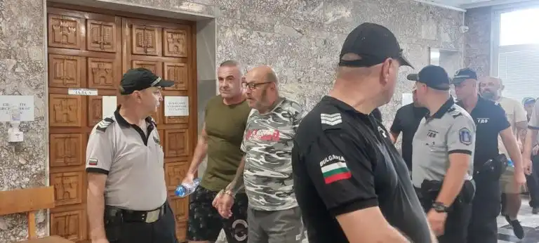 Рокерите от  “Хелс Ейнджълс” го загазиха