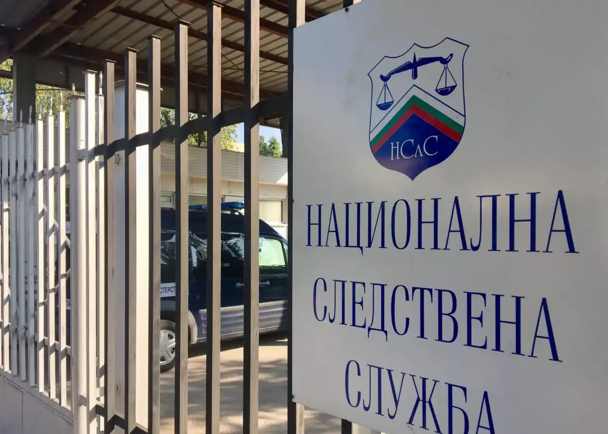 Разследващи от Националната следствена служба извършват обиски в домове и офиси на фирми за износ на оръжие