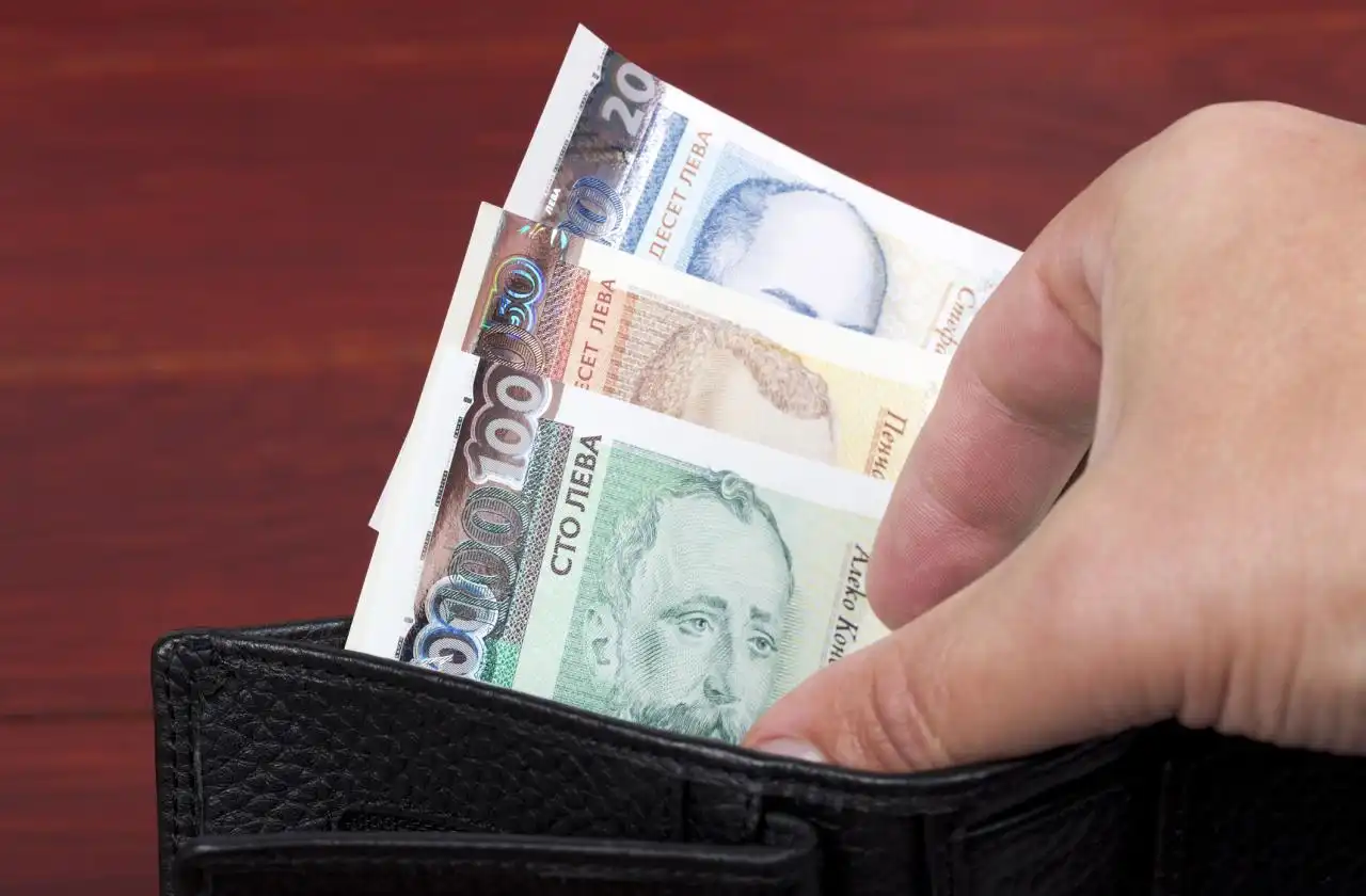Колко е средната заплата през юни? Инфографика