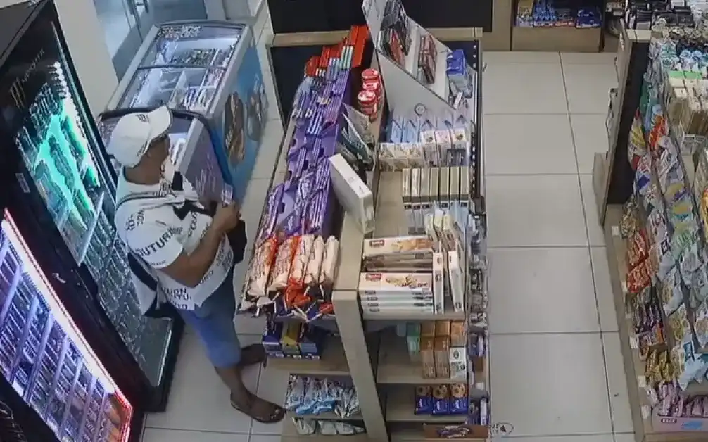 Яде му се сладко: Мъж открадна над 50 шоколада от магазин в Стара Загора Видео
