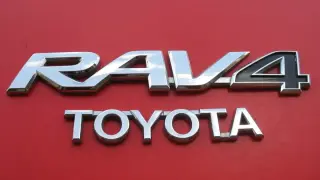 Първи снимки на най-евтината Toyota RAV4
