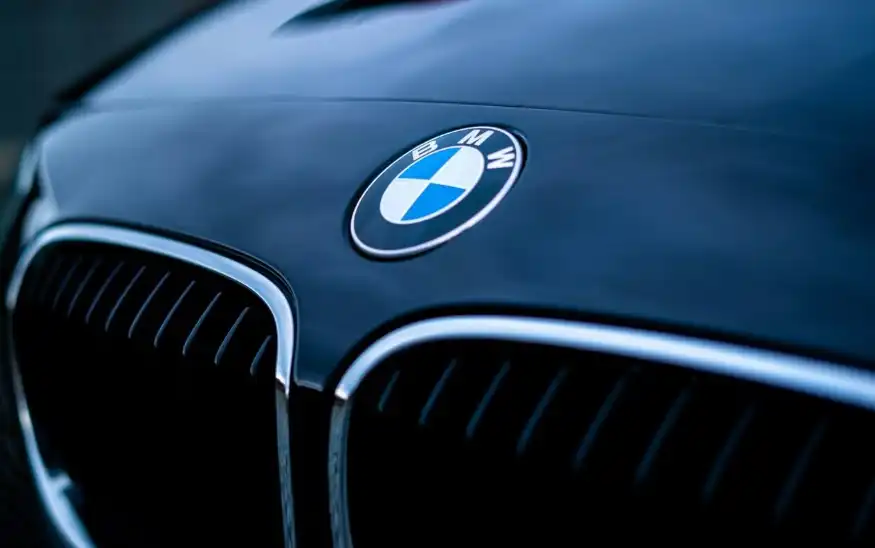 Откъде идва името и логото на BMW Снимки