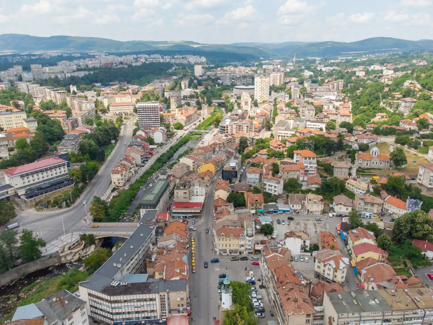 Смайваща гледка на околовръстното на Габрово! Наредени като за фотосесия, тръгват ли си?