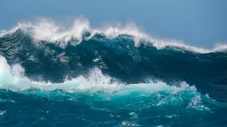 Днес не влизайте в морето по тези плажове, вълните ще са 2,5 метра