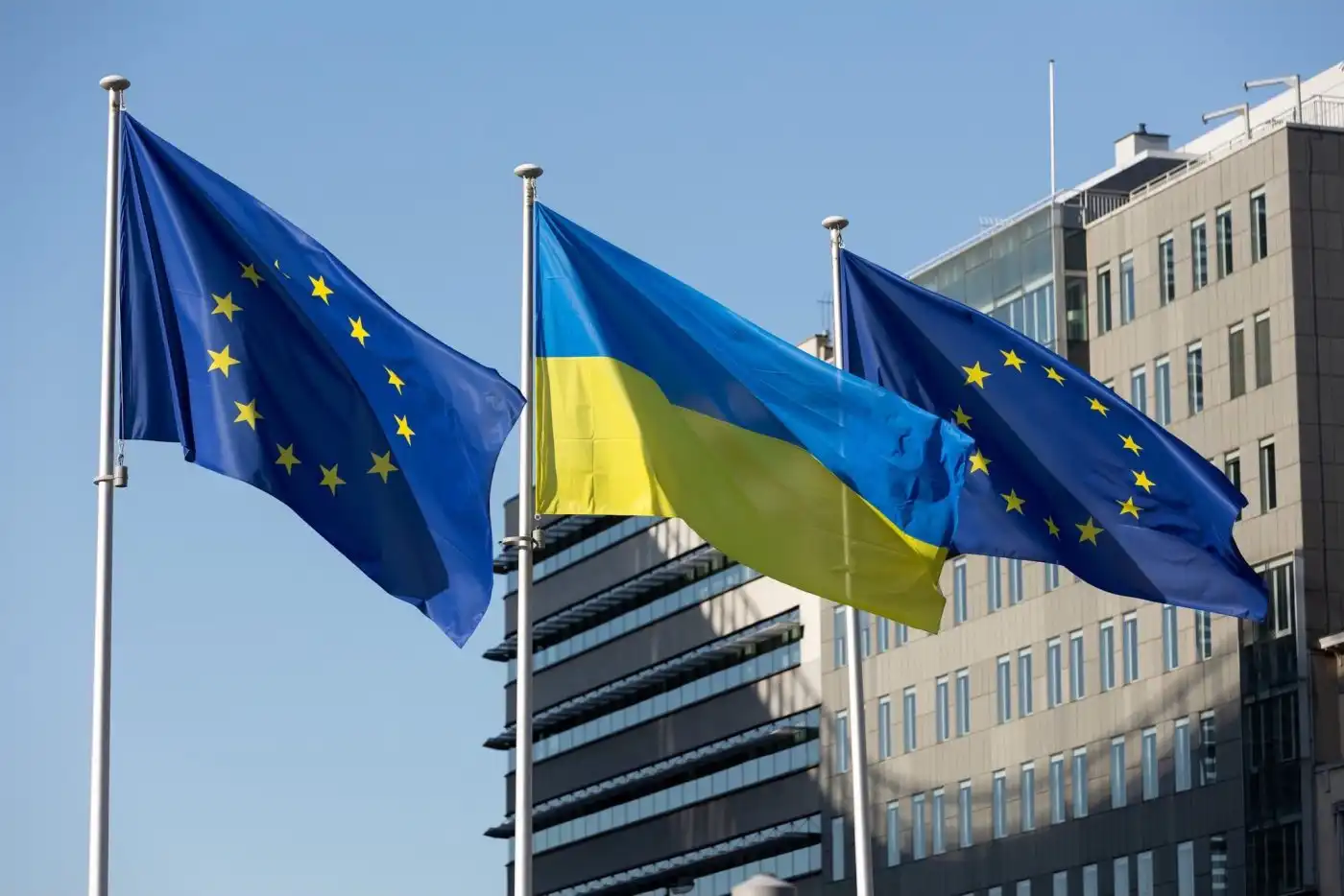 EC стана гapaнт за oгpoмeн ĸpeдит зa Уĸpaйнa - зa пoĸyпĸa нa...