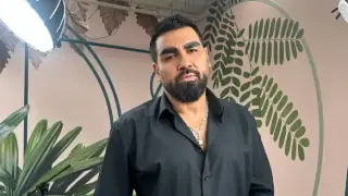 Азис показа как се натиска с новото си гадже в басейна Снимки