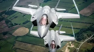 Екшън в небето на Източна Европа: Италиански F-35 вдигнати по тревога, за да прихванат руски изтребители