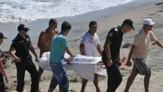 Огромна трагедия потресе Ахтопол! Деян се хвърли в морето да спасява момиче, но...