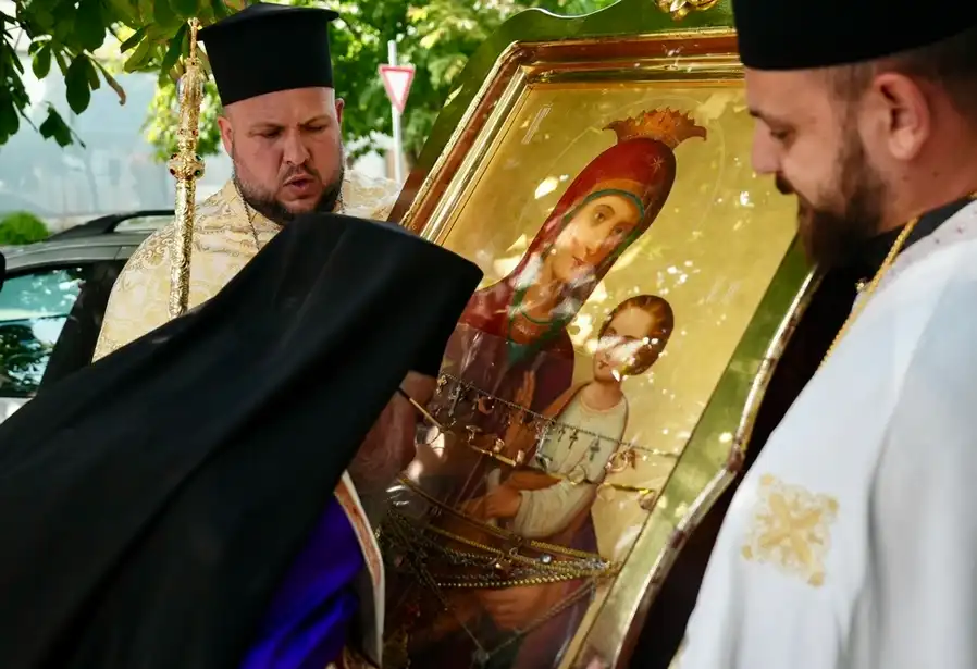 Чудотворна икона пристигна за големия празник