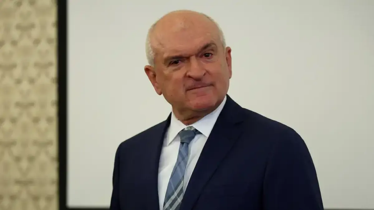Главчев започва да реже глави, въвежда нови правила