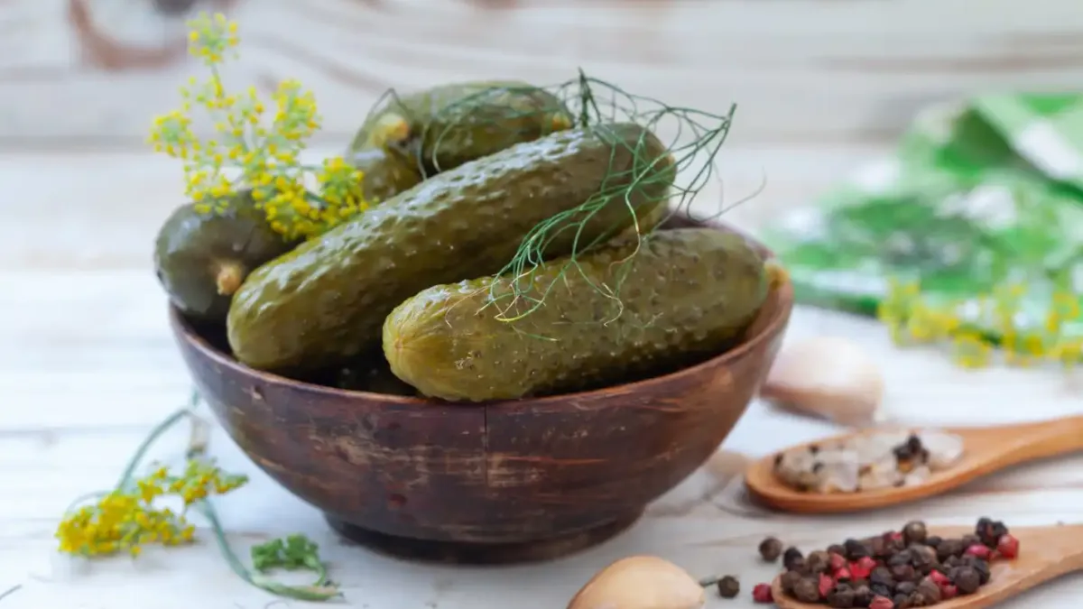 Край на родните консерви, от Индия ще хрупаме кисели краставички