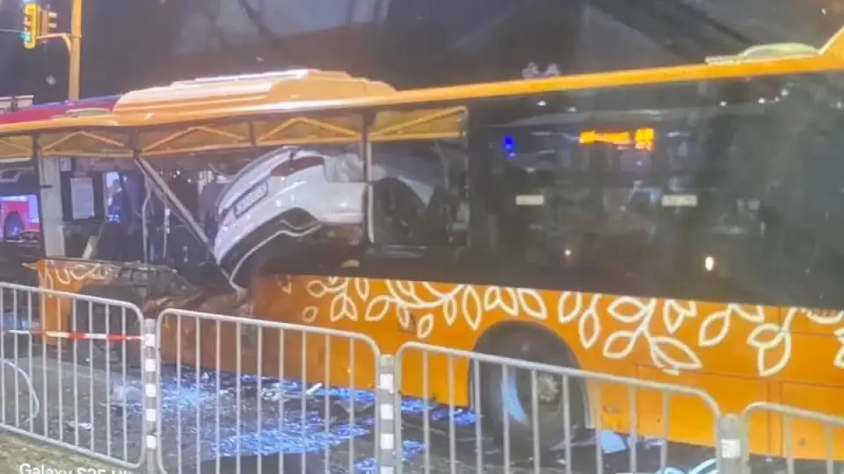 Това е 21-г. Виктор, убиецът с бялото "Ауди", забил го като ракета в автобус Снимки