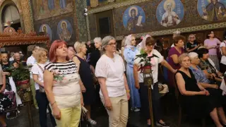 Столичани изпълниха храмовете на Голяма Богородица
