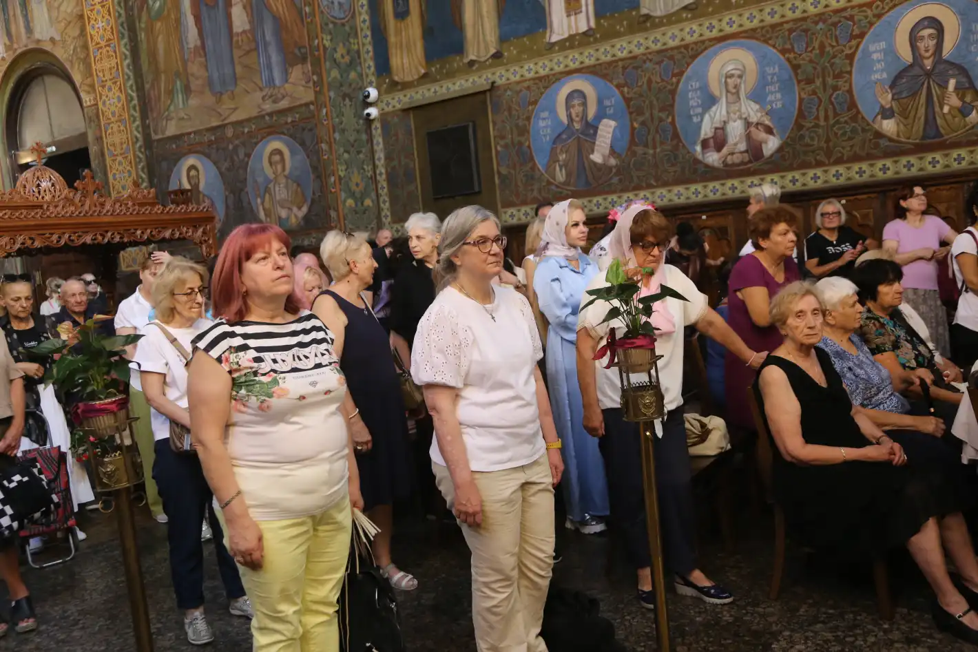 Столичани изпълниха храмовете на Голяма Богородица