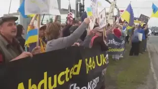 Жителите на Аляска посрещат Путин с украински знамена Видео
