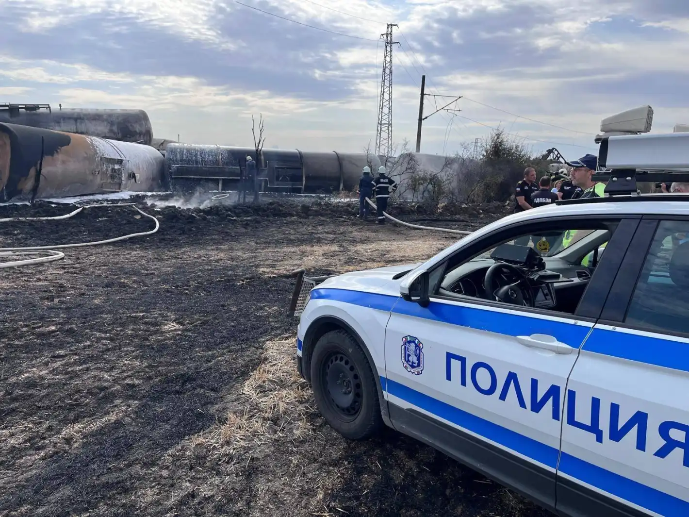 Свиреп екшън със стрелба край дерайлиралия влак в Пясъчево