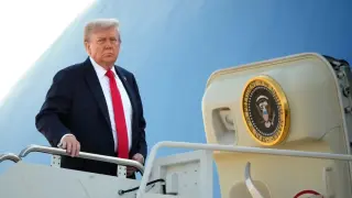 На борда на Air Force One: Тръмп тръгна към Аляска за преговорите с Путин