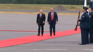 Новини от последните минути за преговорите между Путин и Тръмп при тях влиза...