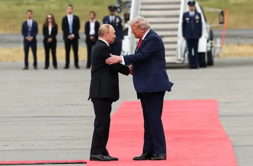 Езикът на тялото издаде всичко: как Тръмп и Путин си „говориха“ без думи