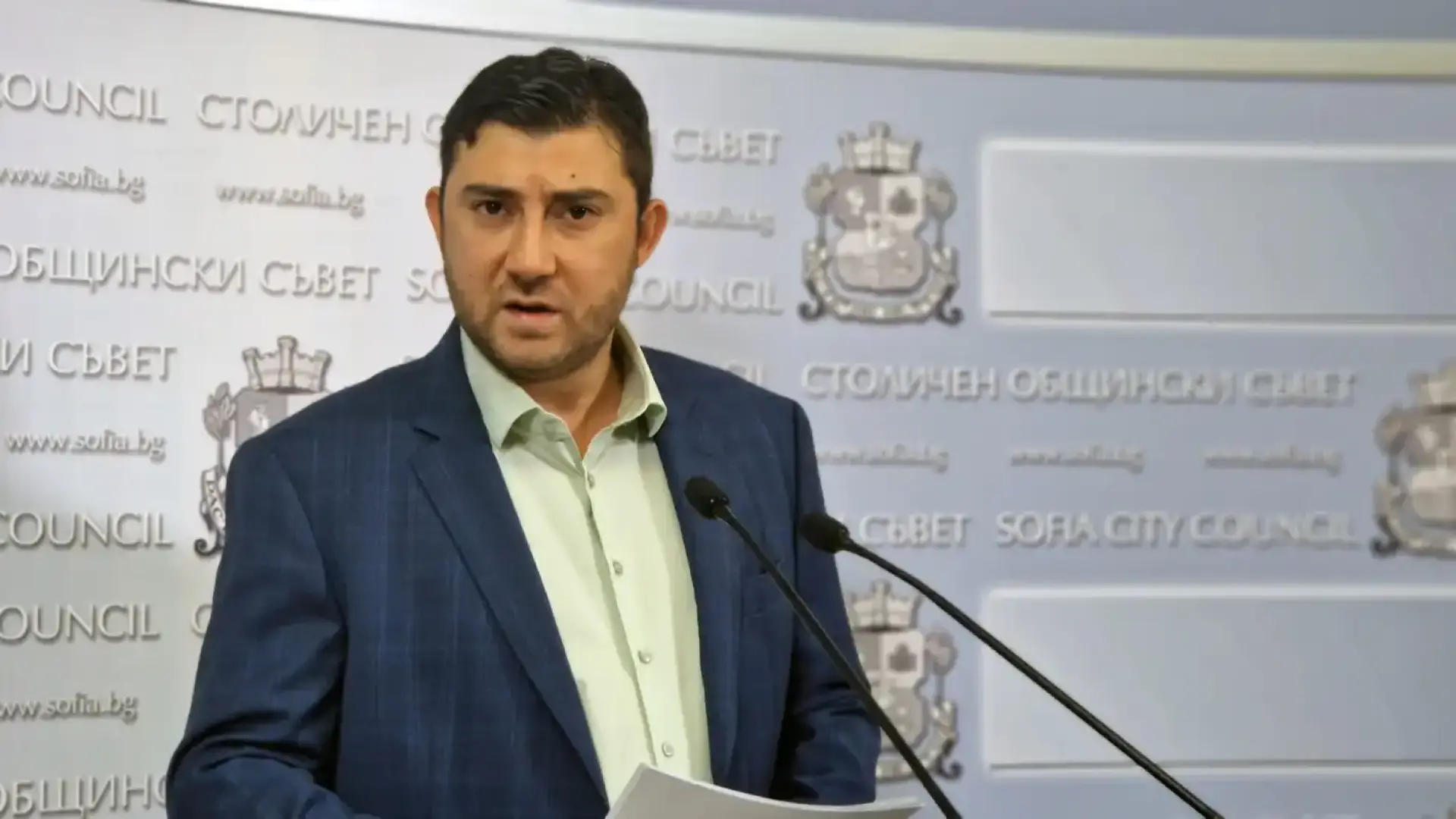 Карлос Контрера разкритикува СО за буферните паркинги