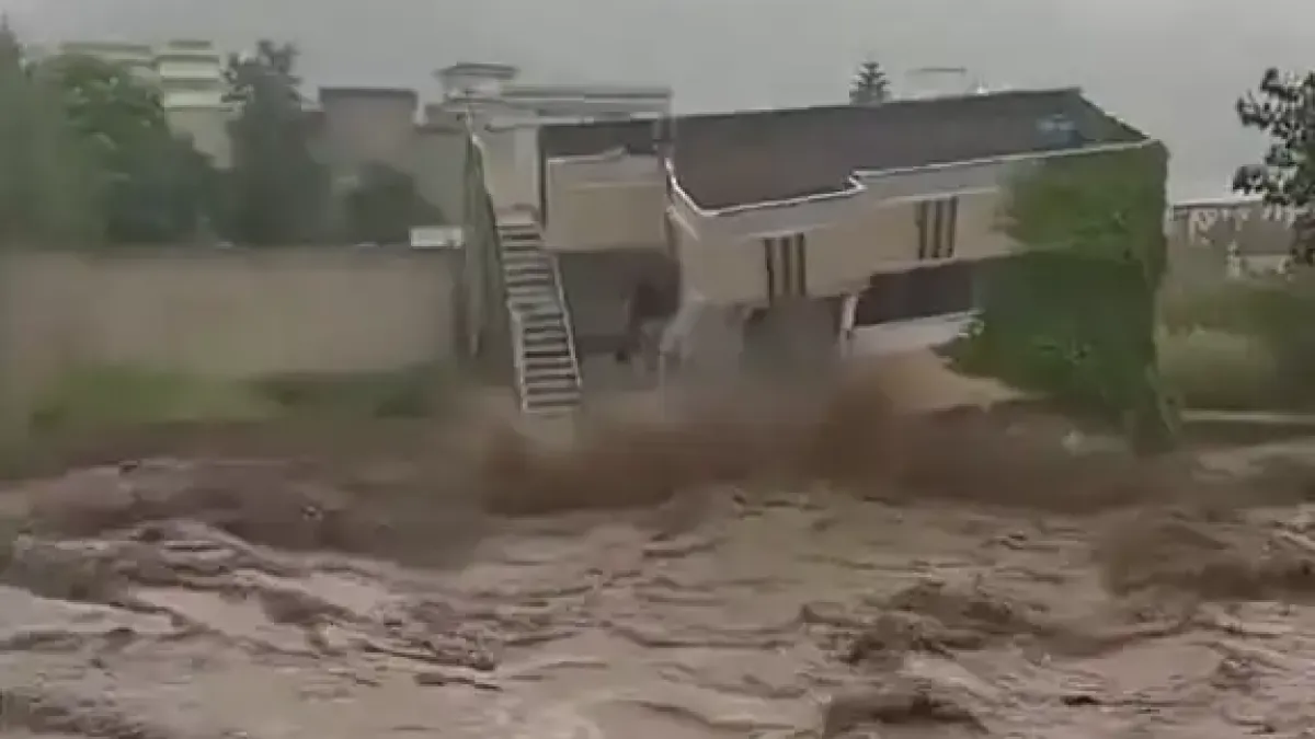 Апокалипсис в Азия! Водна стихия отне живота на над 400 души, а няколко стотици са изчезнали Видео