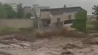 Апокалипсис в Азия! Водна стихия отне живота на над 400 души, а няколко стотици са изчезнали Видео
