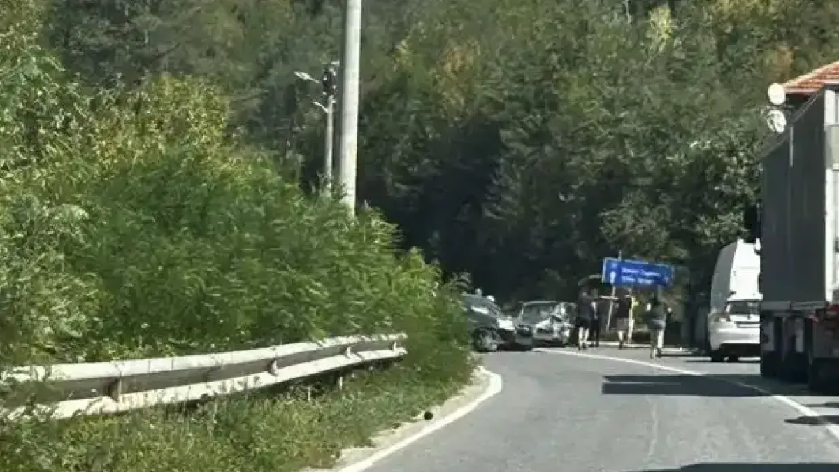 Верижна катастрофа с ранен затапи Прохода на Републиката
