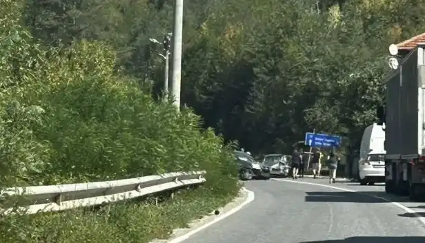 Верижна катастрофа с ранен затапи Прохода на Републиката